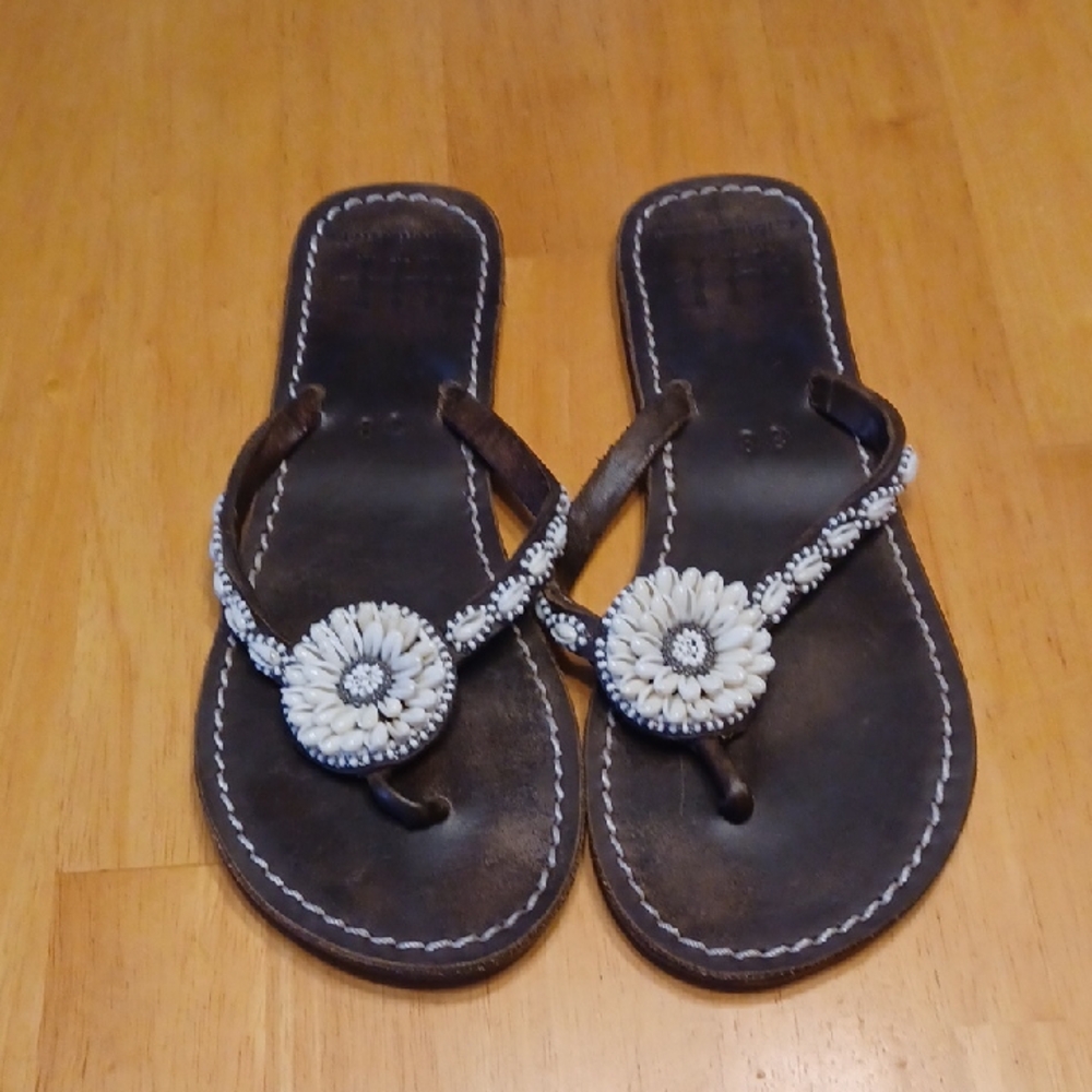 Global Girls Brown Leather Shell Flower Thong Sandals Size 7.5/8